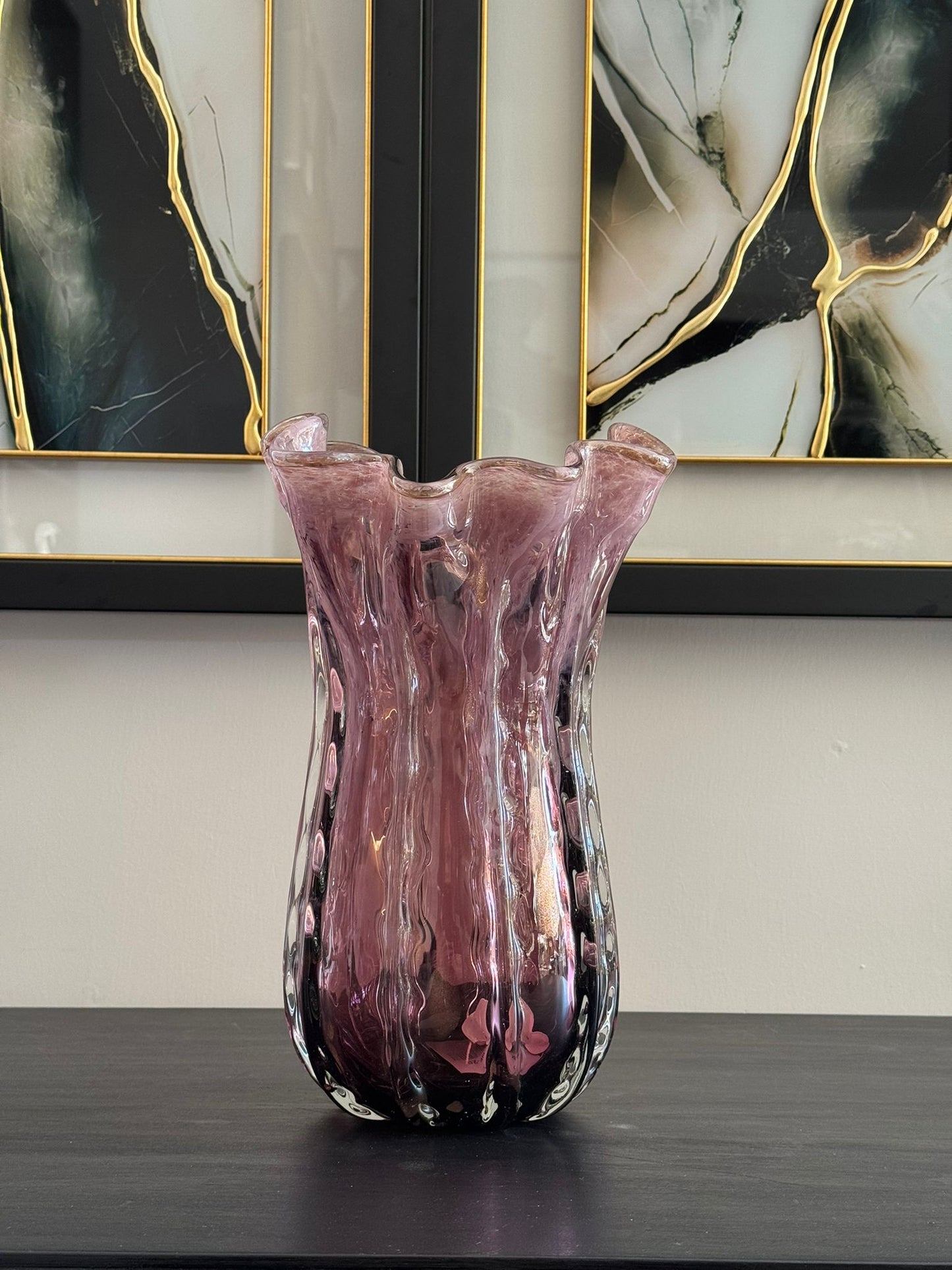 Pembe Rengi Kıvrımlı Cam Vazo